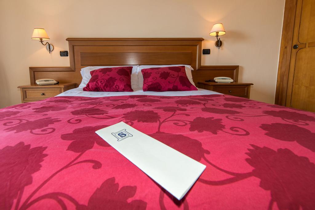 Albergo Scalzone Castel Volturno Exteriér fotografie