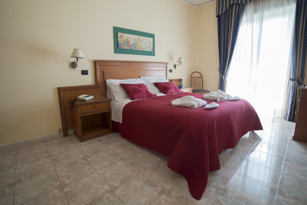 Albergo Scalzone Castel Volturno Exteriér fotografie